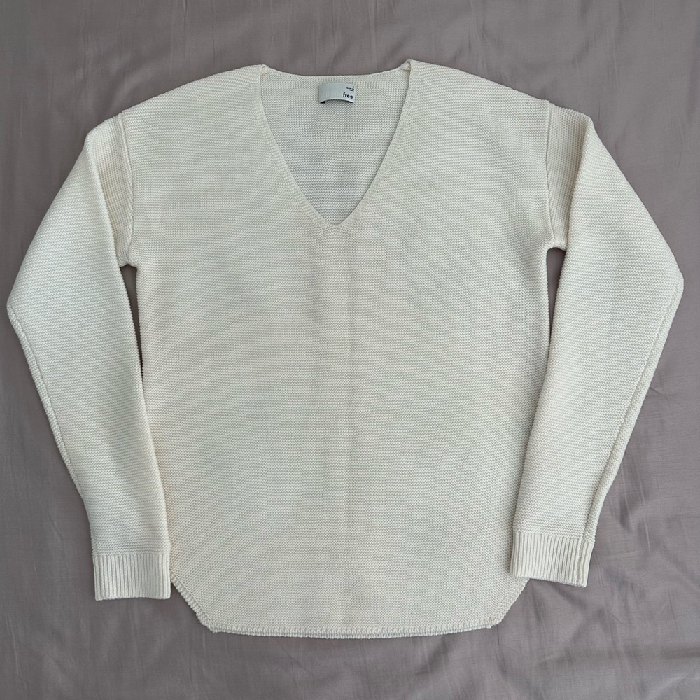 Aritzia Wilfred Free Wolter V-neck Sweater